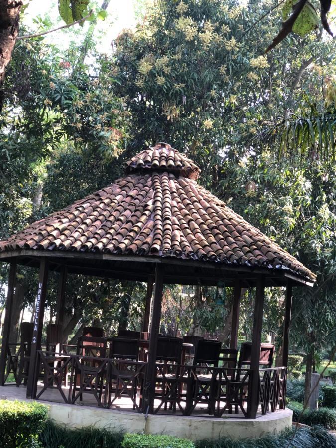 Rhino Lodge Bardia Pvt Ltd Bardiya Екстер'єр фото